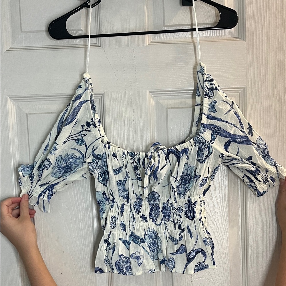H&M Cropped Floral Blue and White Smocked Women's Top